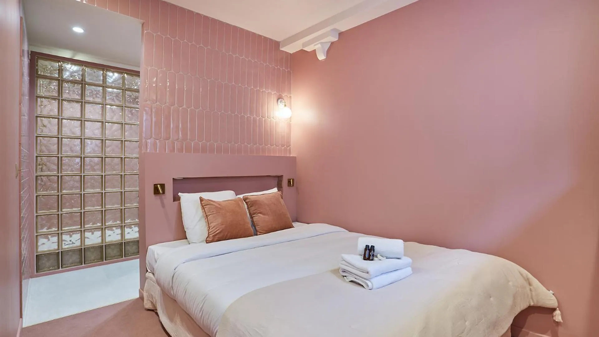 Apartment Center Of Paris By Studio Prestige