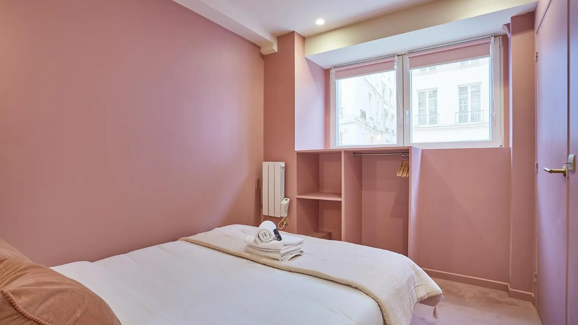 Apartment Center Of Paris By Studio Prestige