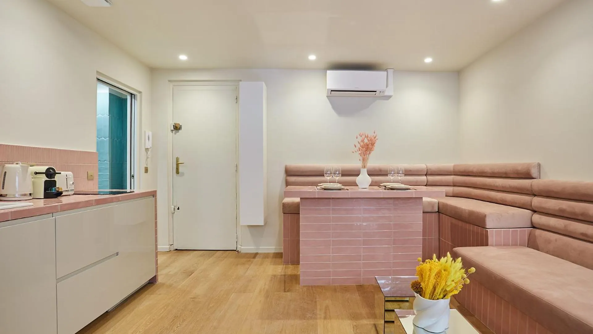 Apartment Center Of Paris By Studio Prestige