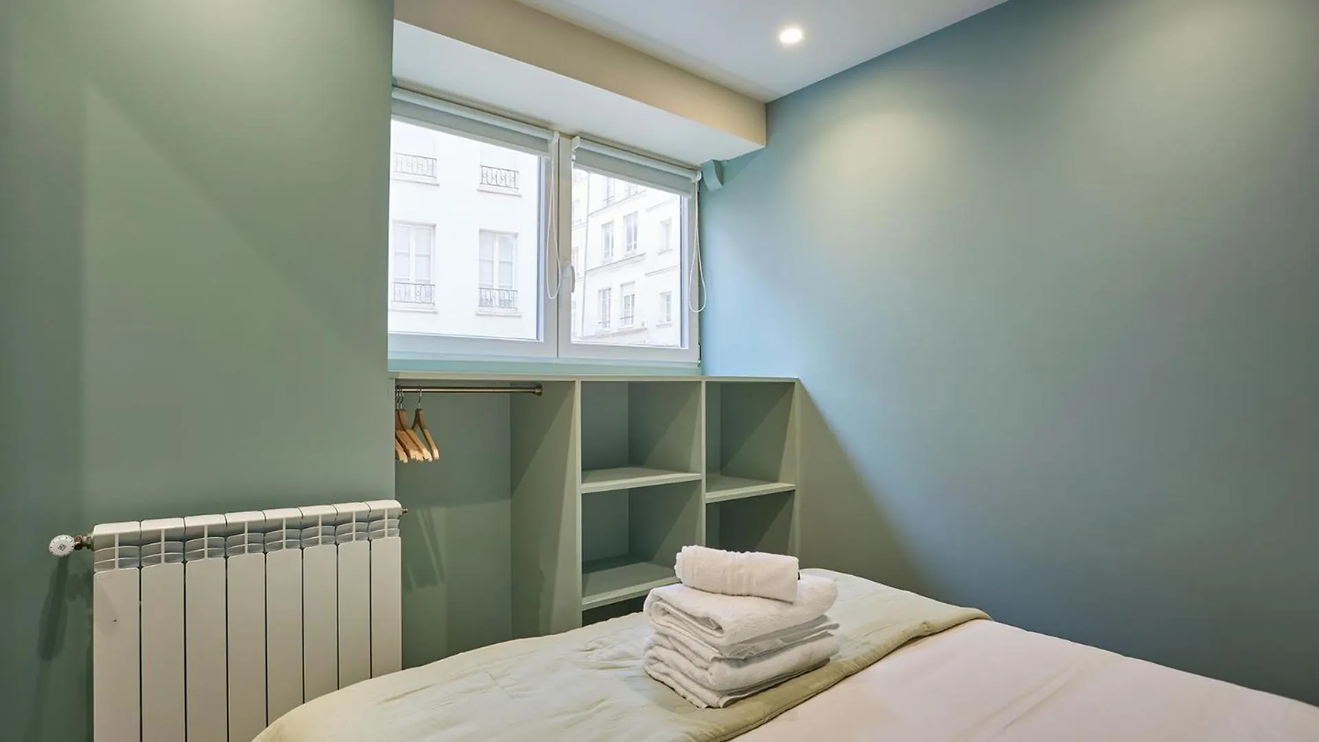 Apartment Center Of Paris By Studio Prestige