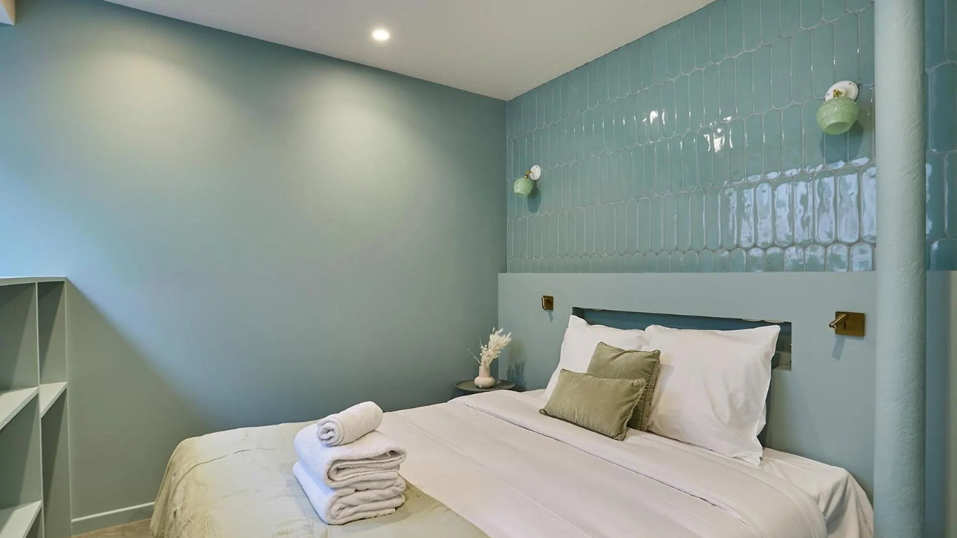Apartment Center Of Paris By Studio Prestige contacts